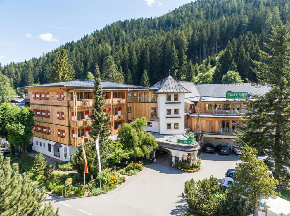 Exterior view of Hotel Trattlerhof in Bad Kleinnkirhheim in winter