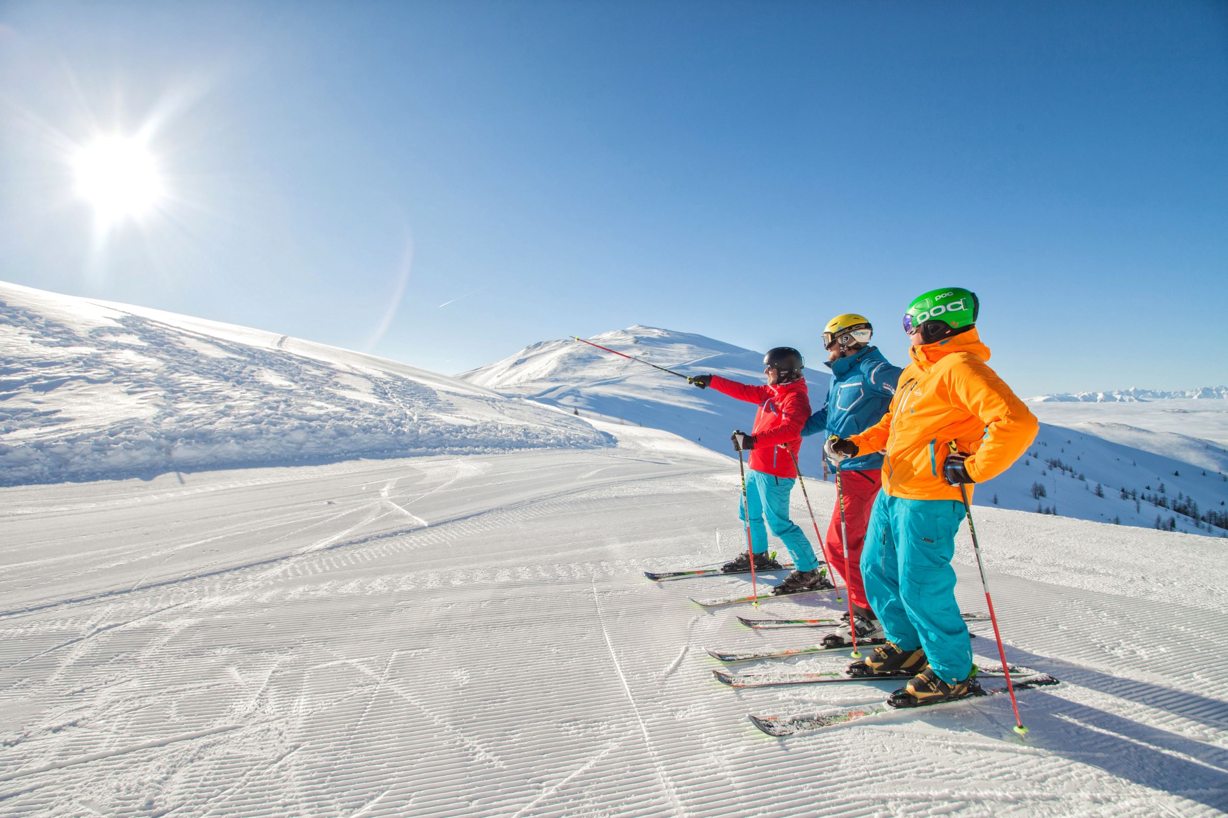 3 skiers who stop on the piste to check out the next route
